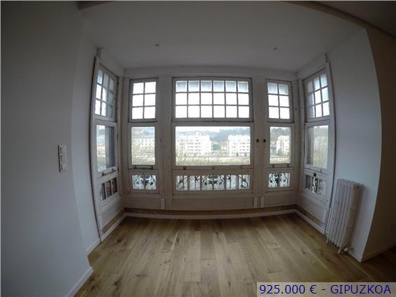 Piso en venta de 3 habitaciones en Donostia   San Sebastián  Gipuzkoa