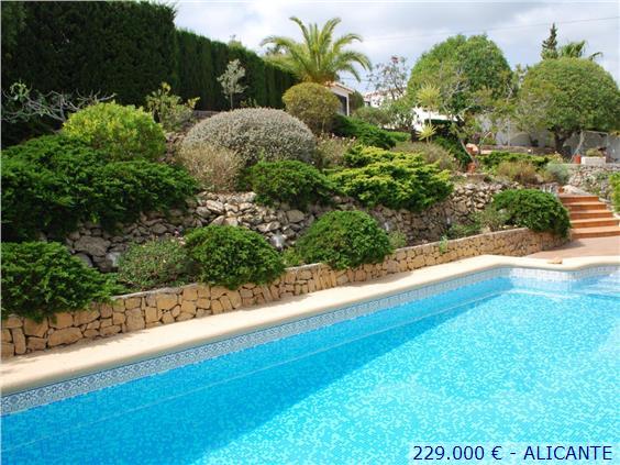 Se vende casa de 2 habitaciones en Benidoleig Alicante