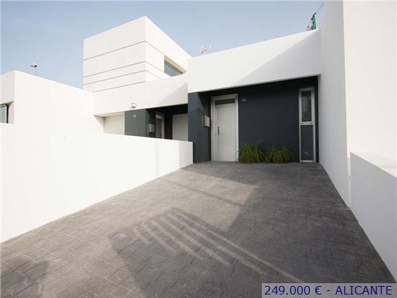 Vendo casa de 3 habitaciones en Dolores Alicante