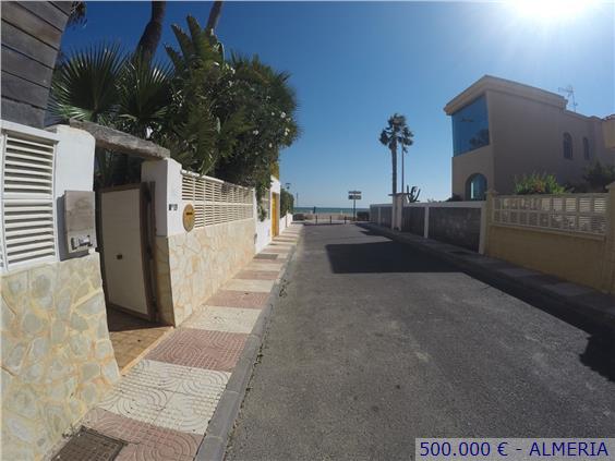 Vendo casa de 330 metros en Roquetas de Mar Almería