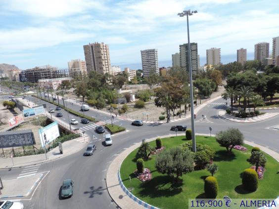 Vendo piso de 3 habitaciones en Roquetas de Mar Almería