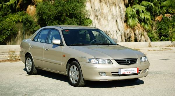 Mazda 626 5 puertas Gasolina del año 2001
