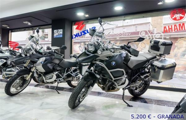 Yamaha sr400 del año 2014 en Granada Capital